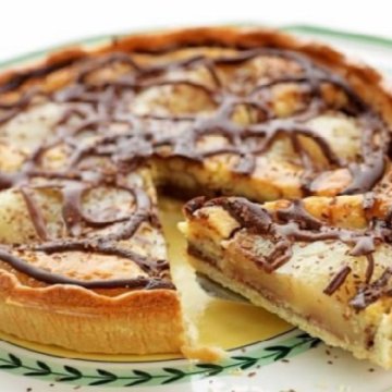 Песочный тарт с грушей и горьким шоколадом