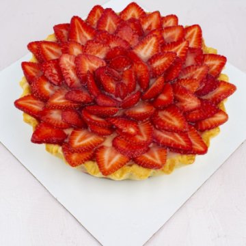 Песочный тарт с клубникой