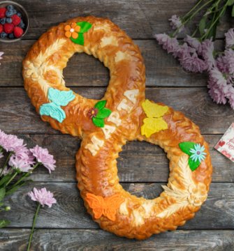 Пирог-открытка "8 марта"