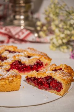 Пирог песочный с вишней