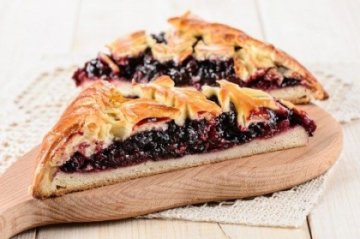 Пирог постный с лесными ягодами