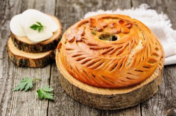 Пирог ржаной с помидорами и моцареллой