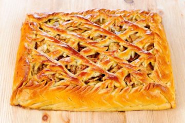 Пирог с яблоком и корицей