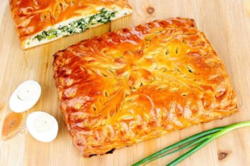 Пирог с яйцом и зелёным луком