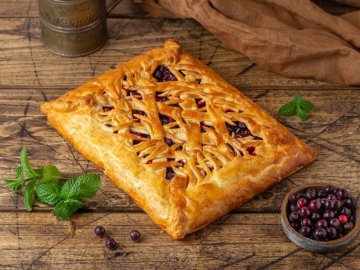 Пирог с чёрной смородиной