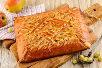 Пирог с грушей и крыжовником