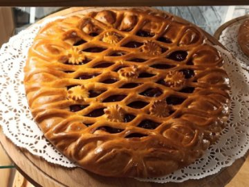 Пирог с клубникой и малиной