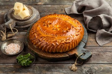 Пирог с курицей и сыром