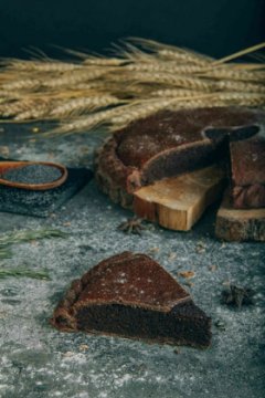 Пирог с маком и шоколадом