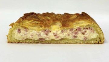 Пирог с сыром и ветчиной