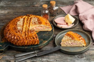 Пирог с ветчиной и сыром