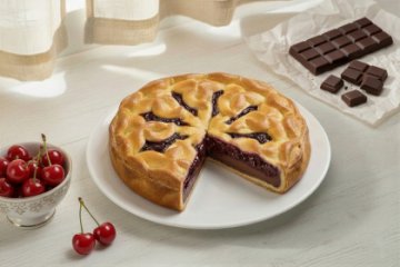 Пирог с вишней и шоколадом