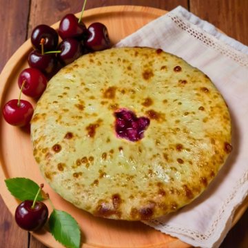 Пирог с вишней и творогом