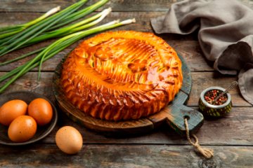 Пирог с зеленым луком и яйцом
