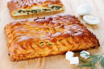 Пирог со шпинатом и брынзой