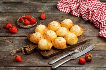 Пирожки с клубникой 400гр