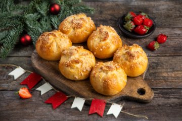 Пирожки с клубникой 6шт