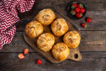 Пирожки с клубникой 6шт
