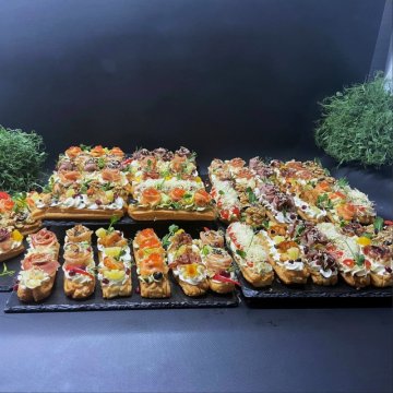 Платтер 20 закусочных эклеров