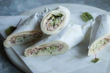 Ролл сэндвич с курицей, горчичным соусом и томатами 8 шт.