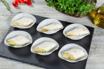Рулетики из лаваша с сыром и зеленью 6 шт