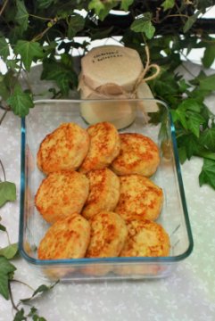 Рыбные котлетки со сливочным соусом