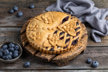 Ржаной пирог с черникой и креметте