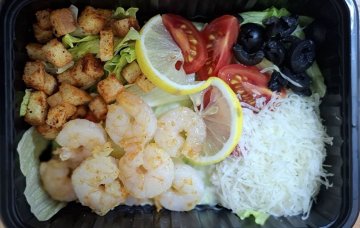 Салат цезарь с креветками