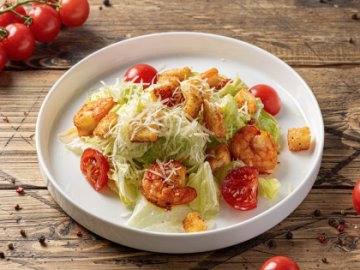 Салат "Цезарь с креветками"