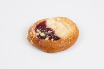 Шаньга с вишней и творогом
