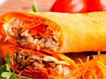 Шаурма с курицей в сырном лаваше