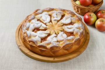 Сдобный пирог с яблоком