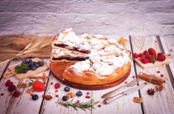 Сдобный пирог с ежевикой