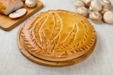 Сдобный пирог с индейкой и грибами