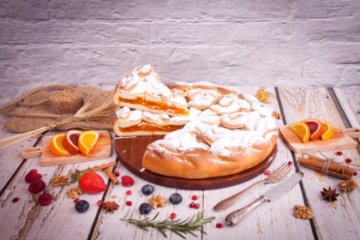 Сдобный пирог с курагой