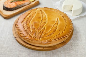 Сдобный пирог с семгой и сыром