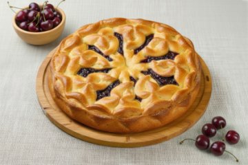 Сдобный пирог с вишней