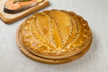 Сдобный рыбный пирог с семгой