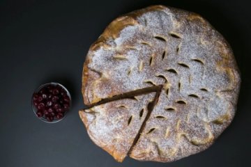 Сладкий пирог с вишней