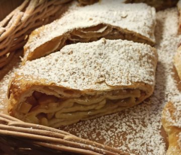 Штрудель с яблоком