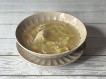 Суп куриный с домашней лапшой