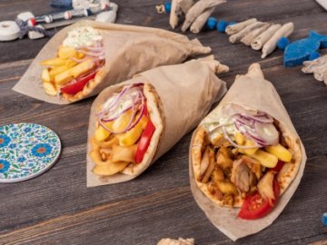 Сувлаки с сыром халуми