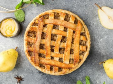 Тарт с пряной грушей и медом