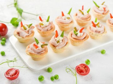 Тарталетка с индейкой и овощами 10 шт