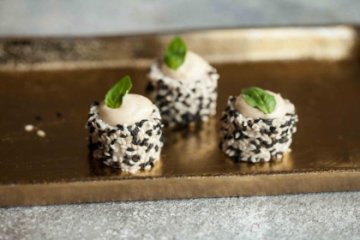 Террин из курицы с соусом из пармезана в кунжуте 12 шт