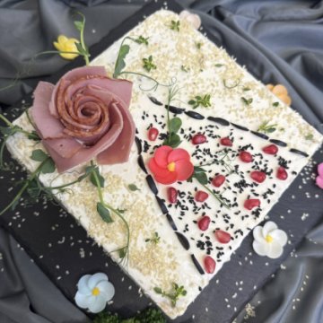 Торт «Мясо барбекю» (Платье)