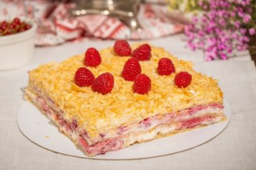 Торт «Наполеон с малиной»