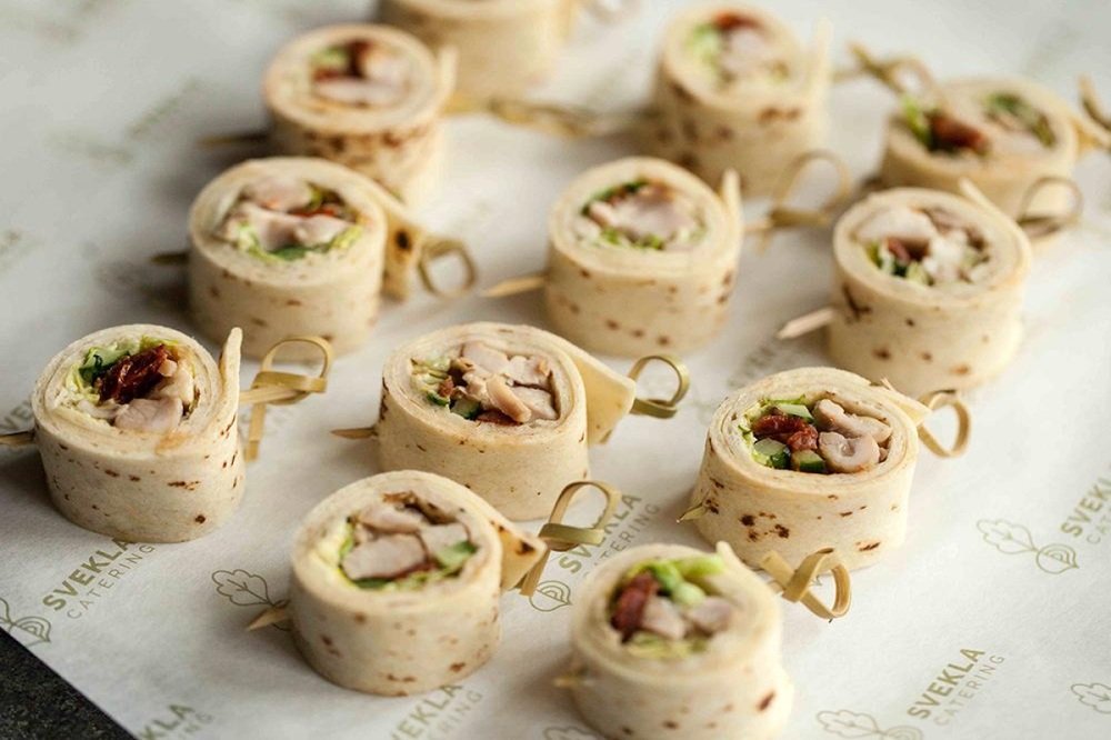 Тортилья-ролл с курицей, томатами и горчичным соусом 12 шт.