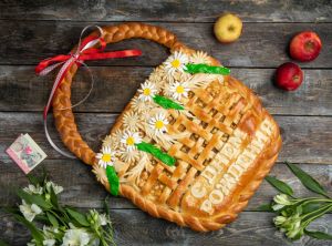 Праздничные пироги с надписью